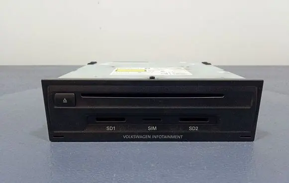 Volkswagen Touareg II Radio/CD/DVD/GPS head unit 7P6035670L