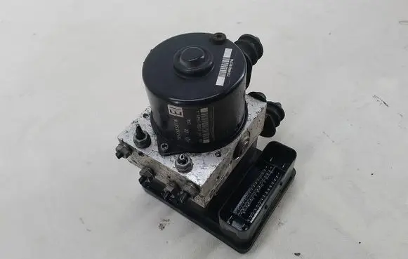 Volkswagen Golf V ABS Pump