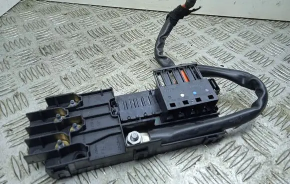 Mercedes-Benz E W212 Fuse module A2115452301