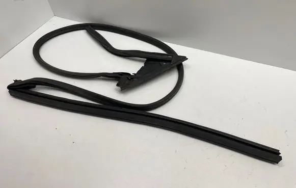 Audi A4 S4 B7 8E 8H Rubber seal front coupe door 8H0837912E