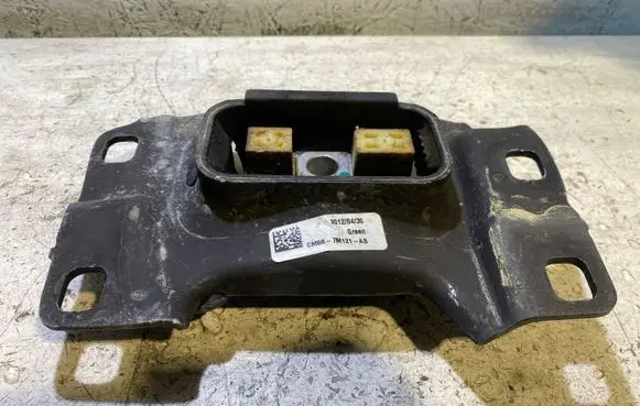 Ford Focus Engine mount bracket CM517M121AB 20120430