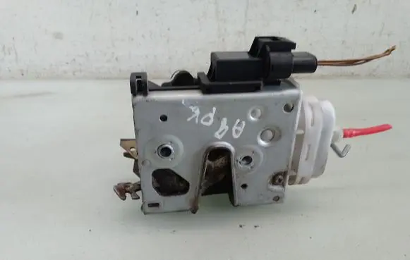 Audi A8 S8 D2 4D Front door lock 8D1837015F