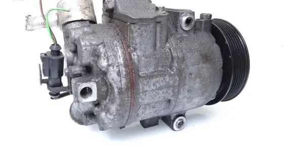 Volkswagen PASSAT B6 Air conditioning (A/C) compressor (pump) 6Q0820808D