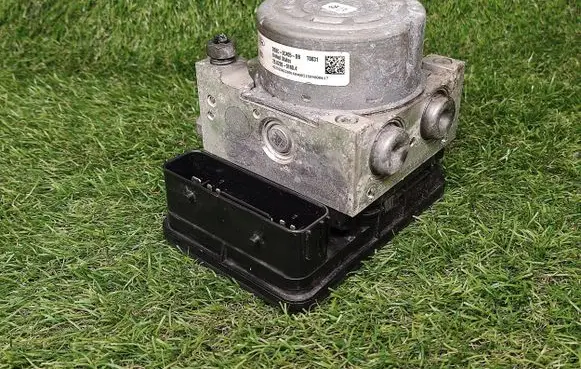 Ford Fiesta ABS Pump D2BC2C405DB