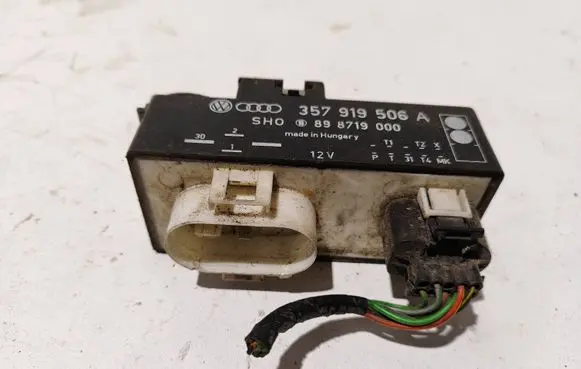 Volkswagen PASSAT B5 Fan control module 357919506A 898719000