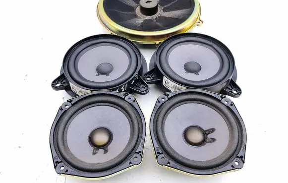 Nissan 350Z Audio system kit 28156AL500 28156AM900 28138CD000