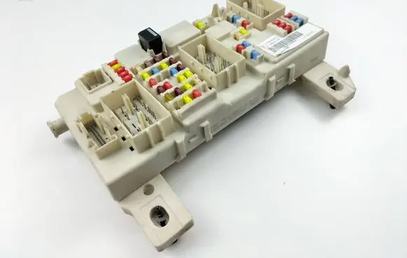 Ford Kuga I Fuse module 7M5T14A073JG 519200901 00207054