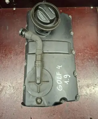 Volkswagen Golf IV Rocker cam cover 038103475Q