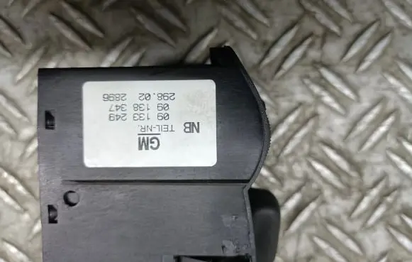 Opel Zafira A Light switch 09133249