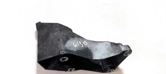Volkswagen PASSAT B5.5 Engine mounting bracket 8d0199307f