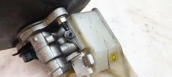 Nissan X-Trail T31 Master brake cylinder