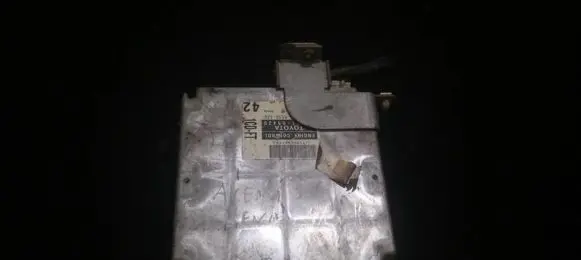 Toyota Avensis T220 Engine control unit/module 896105420 8961-05420