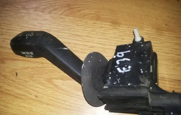 BMW 5 E39 Indicator stalk 8352172