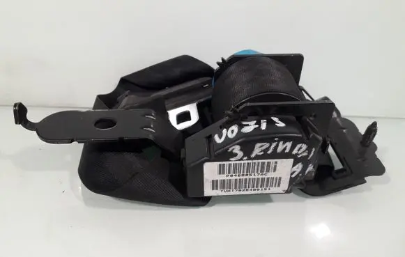 Chrysler Voyager Third row seat belt 