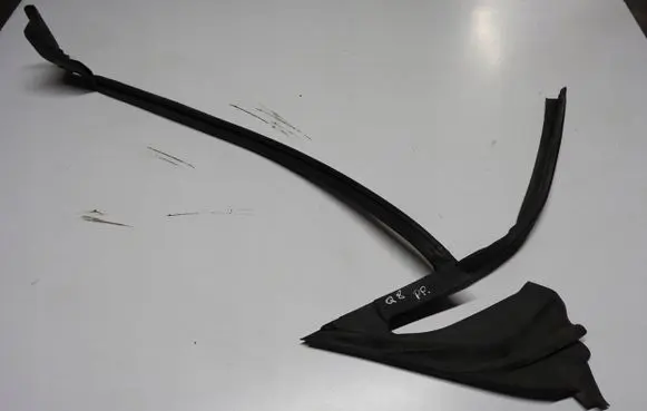 Audi Q8 Rubber seal front coupe door 4M8837480F
