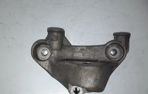 Engine mount bracket