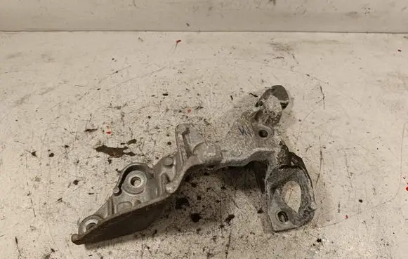 Nissan X-Trail T32 Engine mounting bracket ALSI9CU3FE