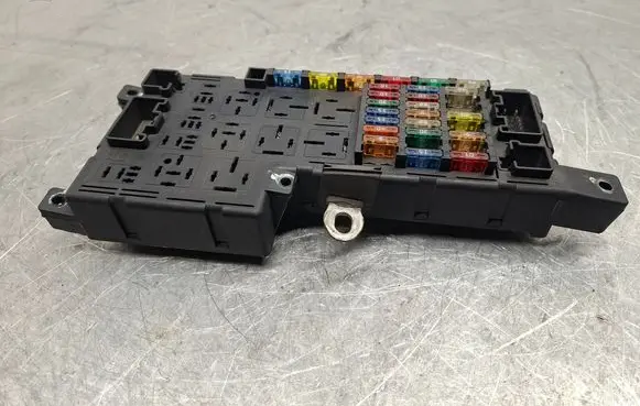 Volvo S60 Fuse module 8678449