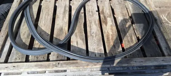 Trunk rubber seal (body)