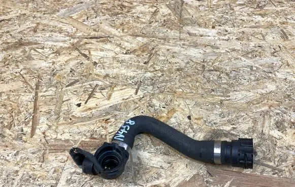Mercedes-Benz GLC C253 Engine coolant pipe/hose A2535018182