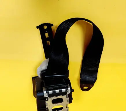 Rear seatbelt