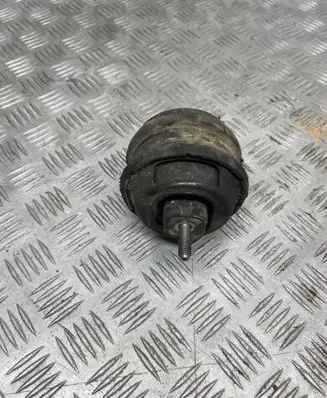 BMW 5 E39 Engine mount bracket