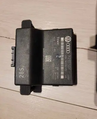 Volkswagen PASSAT B7 Gateway control module 1K0907530F 0325 1K0907951
