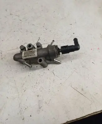 Opel Astra H Fuel pressure regulator 000551963330