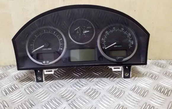 Land Rover Discovery 3 - LR3 Speedometer (instrument cluster) YAC500028