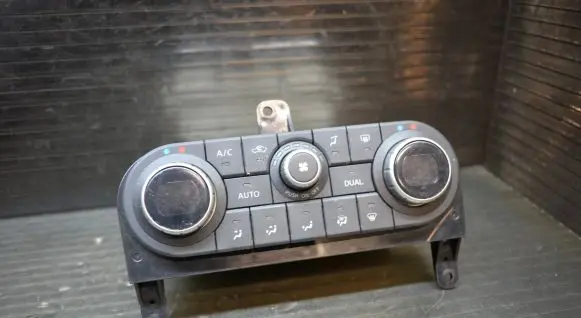 Nissan Qashqai Climate control unit 27500BB50A