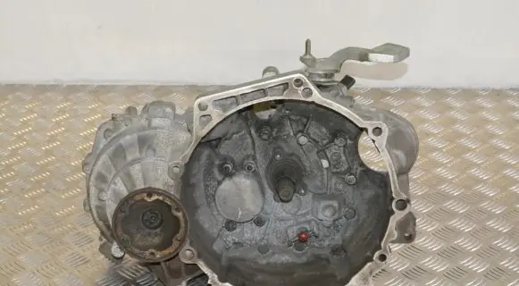 Volkswagen Jetta VI Manual 5 speed gearbox RNM11016