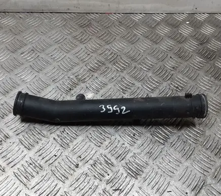 Volkswagen PASSAT B5.5 Engine coolant pipe/hose 032121065
