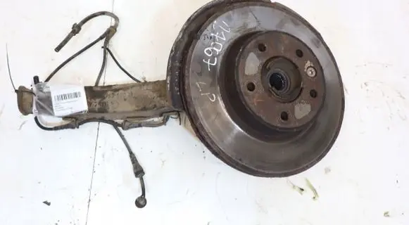 Volkswagen Touareg I Front wheel hub spindle knuckle