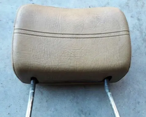 Volkswagen Jetta I Front seat headrest 161881921 191881903C