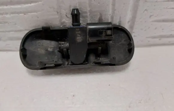Volkswagen PASSAT B6 Windshield washer spray nozzle 5M0955986
