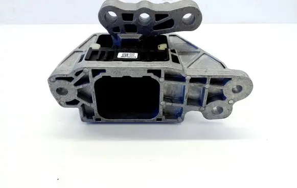 Jeep Compass Engine mount bracket 
