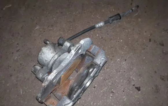 Mazda 3 II Front brake caliper