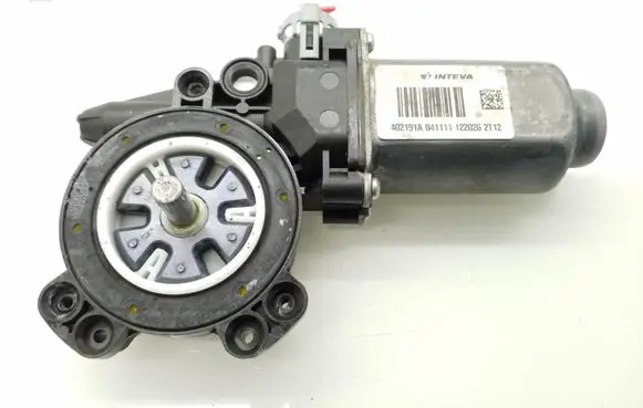 Nissan Qashqai Rear door window regulator motor 402191A