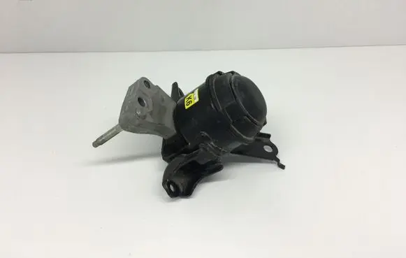 Toyota Auris E180 Engine mounting bracket