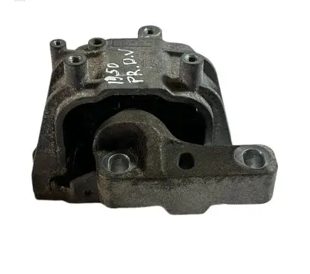 Volkswagen PASSAT B6 Engine mount bracket 1K0199262