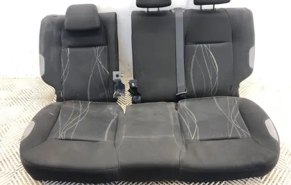 Peugeot 208 I Second row seats 