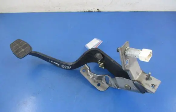Mitsubishi Colt Accelerator throttle pedal 4620A036