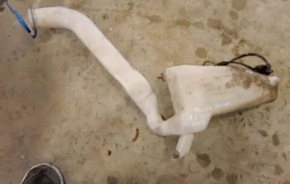 Volkswagen Fox Windshield washer fluid reservoir/tank 8D0955455