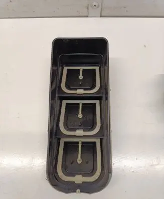 Quarter panel pressure vent