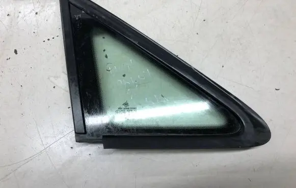 Volkswagen Caddy Front triangle window/glass 