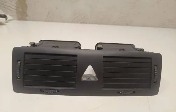 Skoda Fabia Mk1 (6Y) Dash center air vent grill 6Y0820951