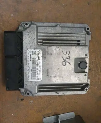 Volkswagen Golf VII Engine control unit/module 04L907309A 0281018526