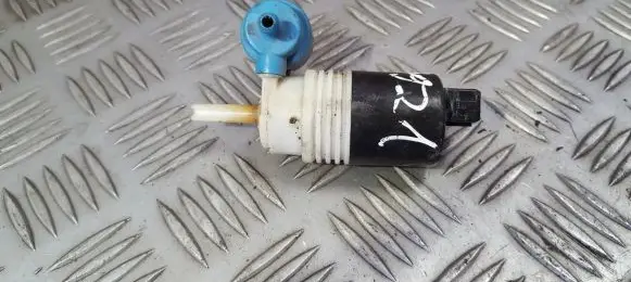 Volkswagen PASSAT B4 Windscreen/windshield washer pump 1h6955651