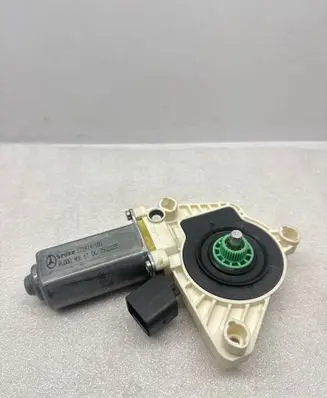 Mercedes-Benz C W205 Front door window regulator motor C72414100 A0009066106 05020285