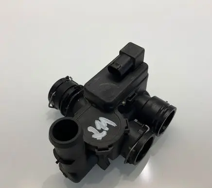 Mercedes-Benz E W211 Coolant heater control valve A2118320584 2118320584